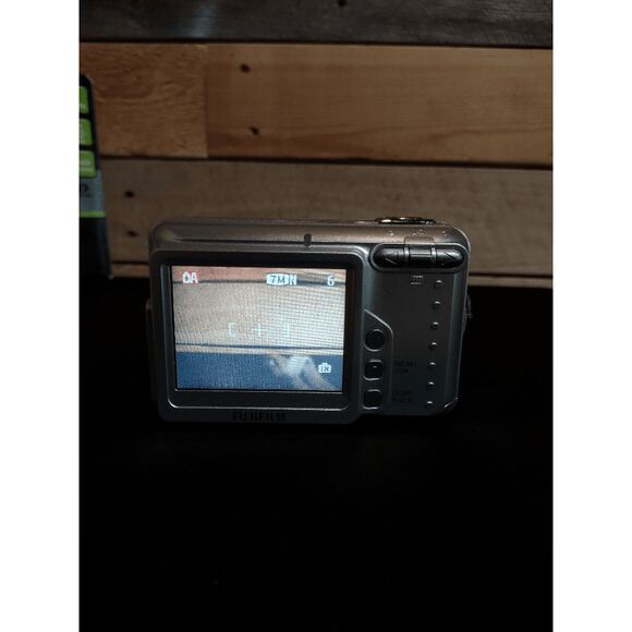 FujiFilm FinePix A700 7.3MP Digital Camera w/Box & Manuals TESTED & WORKING - Picture 3 of 4
